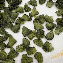 Load image into Gallery viewer, Moldavite Stone Energy Necklace